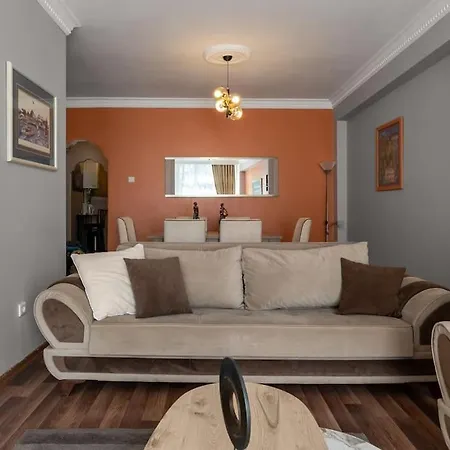 Cozy & Peaceful 2br Apt. W/ Balcony Near Taksim Istanbulská provincie