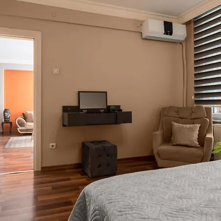 Cozy & Peaceful 2br Apt. W/ Balcony Near Taksim