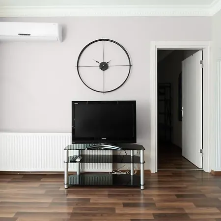 Cozy & Peaceful 2br Apt. W/ Balcony Near Taksim * Istambul