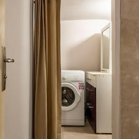 Cozy & Peaceful 2br Apt. W/ Balcony Near Taksim Apartamento Istambul