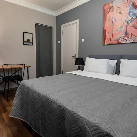 Cozy & Peaceful 2br Apt. W/ Balcony Near Taksim * Istambul
